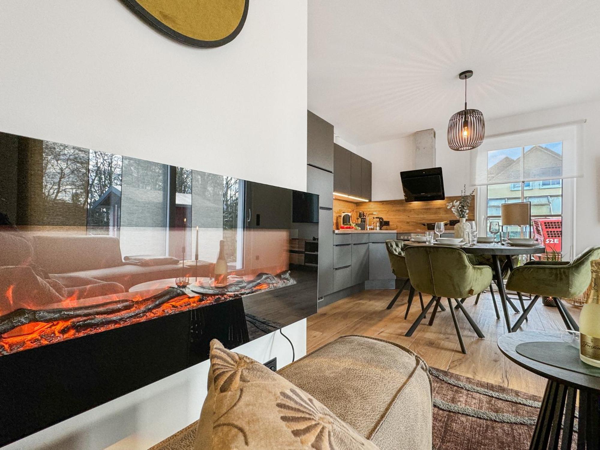 Cblue: Seeblick, Kamin, Wallbox, Natur Bentwisch Bagian luar foto